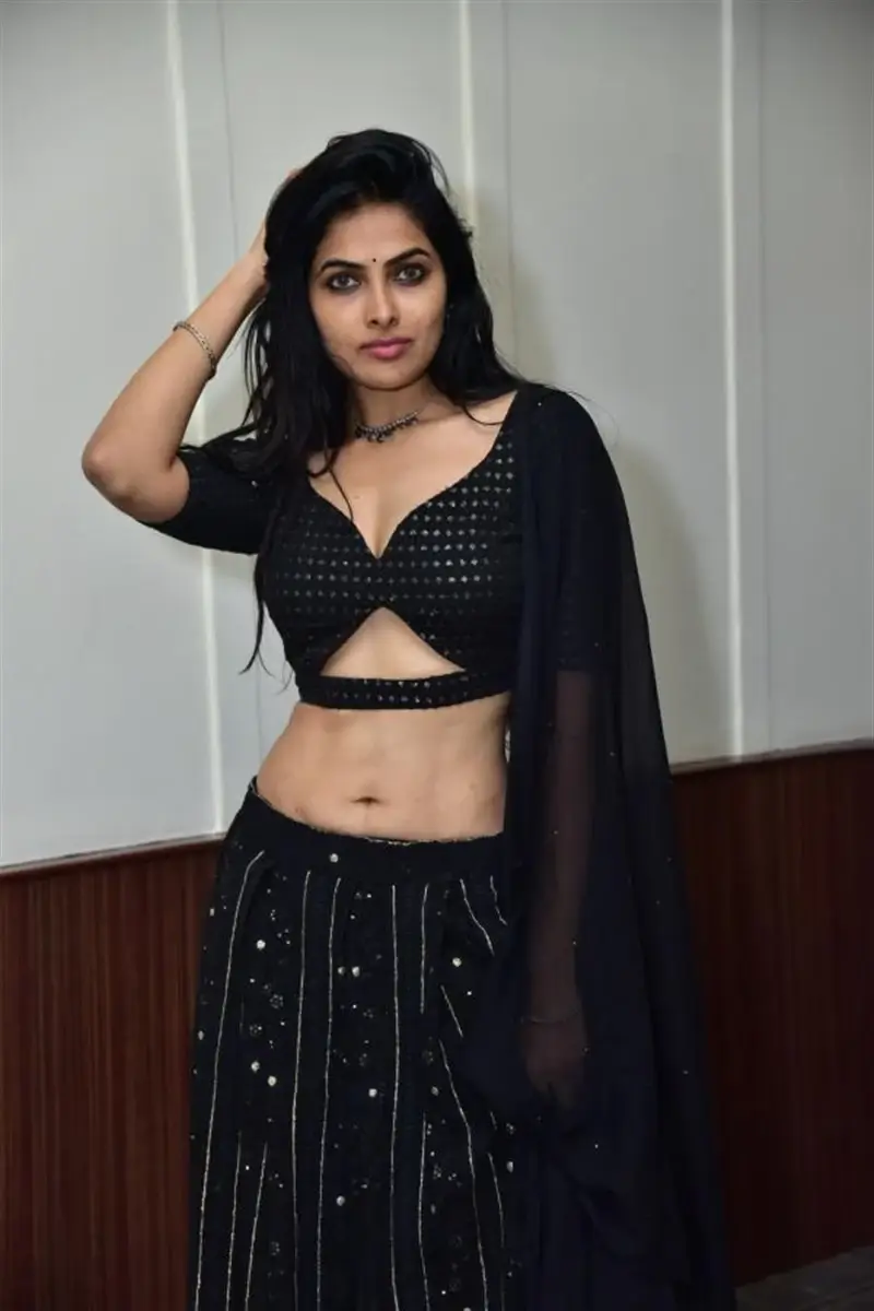 TELUGU ACTRESS DIVI VADTHYA IN BLACK LEHENGA CHOLI 8